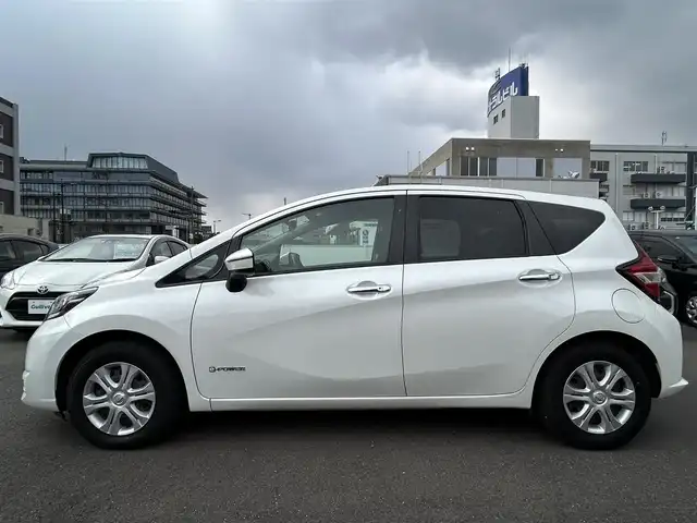 日産 ノート e－パワー X 島根県 2016(平28)年 5.9万km ブリリアントホワイトパール 社外ナビ/フルセグ/Ｂｌｕｅｔｏｏｔｈ/ＤＶＤ再生/バックカメラ/ＥＴＣ/衝突軽減ブレーキ/レーンアシスト/スマートキー/純正フロアマット/スペアキー1本