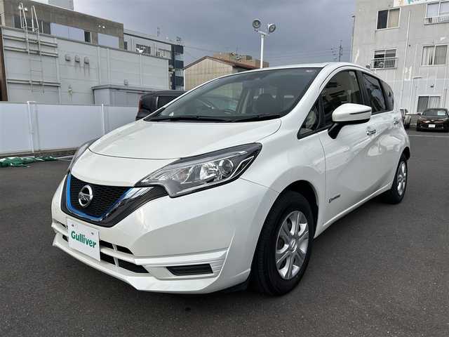 日産 ノート e－パワー X 島根県 2016(平28)年 5.9万km ブリリアントホワイトパール 社外ナビ/（Ｂｌｕｅｔｏｏｔｈ/ＣＤ/ＤＶＤ）/ＥＴＣ/バックカメラ/純正フロアマット/レーンキープアシスト/オートライト/横滑り防止装置/スマートキー　
