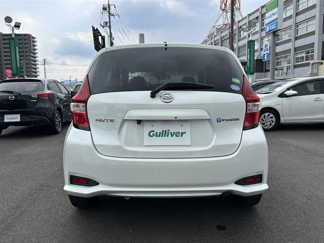 日産 ノート e－パワー X 島根県 2016(平28)年 5.9万km ブリリアントホワイトパール 社外ナビ/（Ｂｌｕｅｔｏｏｔｈ/ＣＤ/ＤＶＤ）/ＥＴＣ/バックカメラ/純正フロアマット/レーンキープアシスト/オートライト/横滑り防止装置/スマートキー　