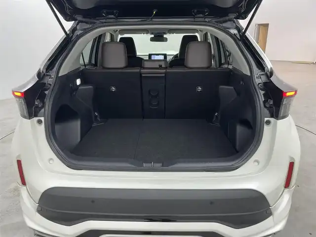 トヨタ ヤリスクロス ハイブリッド Z 福岡県 2021(令3)年 5.2万km ブラックマイカ/ホワイトパールクリスタルシャイン 2トーン モデリスタエアロ　/純正ディスプレイオーディオ　/全方位カメラ　/ＥＴＣ　/ＡＣＣ　/コーナーセンサー　/衝突被害軽減ブレーキ　/レーンキープ　/ＢＳＭ　/ＰＫＳＢ　/ハーフレザー　/シートヒーター　/ステアリングヒーター