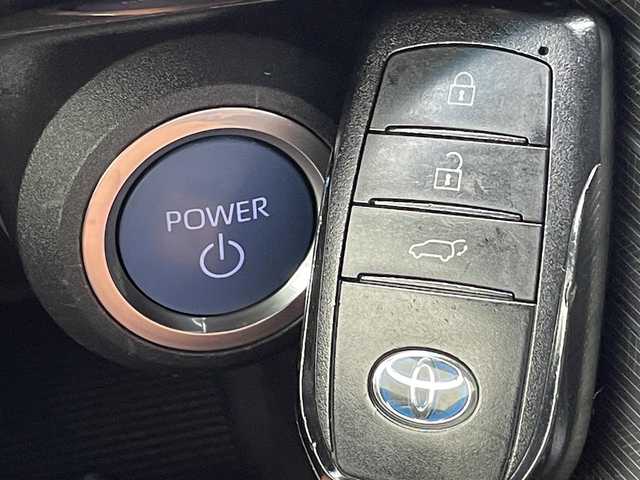 トヨタ ハリアー ハイブリッド Z レザーパッケージ 島根県 2021(令3)年 5.6万km ホワイトパールクリスタルシャイン 純正ナビ/パノラミックビューモニター/フルセグTV/Bluetooth/USB/JBLサウンド/レーダークルーズコントロール/レーンキープ/LEDオートライト/オートマチックハイビーム /黒革シート/パワーシート/メモリーシート /シートヒーター /シートベンチレーション /ステアリングヒーター/ステアリングスイッチ/パワーバックドア /ビルトインETC2.0/スマートキー/スペアキー /プッシュスタート /純正フロアマット/純正ドアバイザー