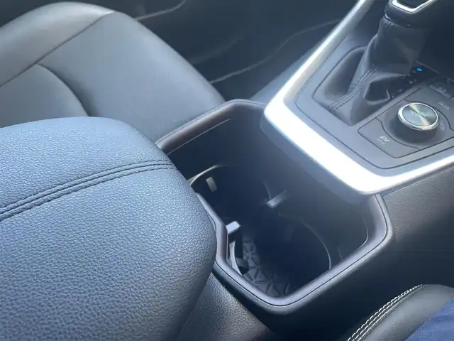 トヨタ ＲＡＶ４ 神奈川県 2023(令5)年 2.6万km アティチュードブラックマイカ ワンオーナー/パノラマルーフ/純正ナビ（AM/FM/BT）/フルセグTV/純正デジタルインナーミラー/インナーミラー内蔵ドラレコ前後/BSM/全方位カメラ/コーナーセンサー/レーダークルーズコントロール/衝突軽減ブレーキ/運転席パワーシート/前席シートヒーターベンチレーション/純正LEDヘッドライト/パワーバックドア/スマートキー/スペアキーX1/取説/記録簿・保証書/ディーラー記録　R6