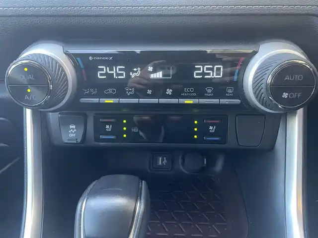 トヨタ ＲＡＶ４ 神奈川県 2023(令5)年 2.6万km アティチュードブラックマイカ ワンオーナー/パノラマルーフ/純正ナビ（AM/FM/BT）/フルセグTV/純正デジタルインナーミラー/インナーミラー内蔵ドラレコ前後/BSM/全方位カメラ/コーナーセンサー/レーダークルーズコントロール/衝突軽減ブレーキ/運転席パワーシート/前席シートヒーターベンチレーション/純正LEDヘッドライト/パワーバックドア/スマートキー/スペアキーX1/取説/記録簿・保証書/ディーラー記録　R6