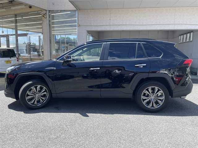 トヨタ ＲＡＶ４ 神奈川県 2023(令5)年 2.6万km アティチュードブラックマイカ ワンオーナー/パノラマルーフ/純正ナビ（AM/FM/BT）/フルセグTV/純正デジタルインナーミラー/インナーミラー内蔵ドラレコ前後/BSM/全方位カメラ/コーナーセンサー/レーダークルーズコントロール/衝突軽減ブレーキ/運転席パワーシート/前席シートヒーターベンチレーション/純正LEDヘッドライト/パワーバックドア/スマートキー/スペアキーX1/取説/記録簿・保証書/ディーラー記録　R6
