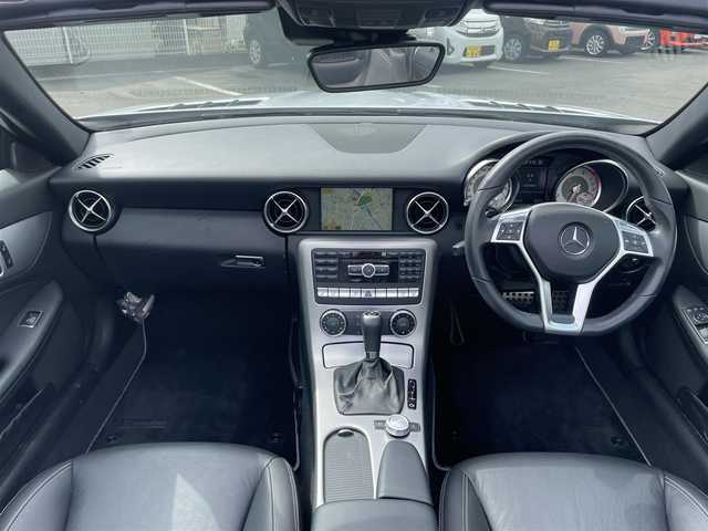 メルセデス・ベンツ ＳＬＫ２００ ブルーエフィシェンシースポーツ 静岡県 2011(平23)年 3.7万km イリジウムシルバー 純正ナビ　/地デジ　/本革シート　/シートヒーター  /ネックウォーマー　/インテリジェントライトシステム　/オートライト  /デイライト　/パドルシフト　/クルコン  /ステアリングスイッチ  /リモコンキー  /社外19インチAW/保証書/取説