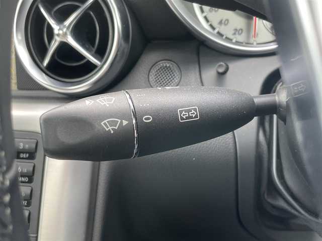 メルセデス・ベンツ ＳＬＫ２００ ブルーエフィシェンシースポーツ 静岡県 2011(平23)年 3.7万km イリジウムシルバー 純正ナビ　/地デジ　/本革シート　/シートヒーター  /ネックウォーマー　/インテリジェントライトシステム　/オートライト  /デイライト　/パドルシフト　/クルコン  /ステアリングスイッチ  /リモコンキー  /社外19インチAW/保証書/取説