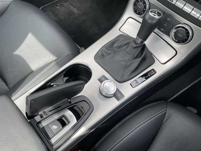 メルセデス・ベンツ ＳＬＫ２００ ブルーエフィシェンシースポーツ 静岡県 2011(平23)年 3.7万km イリジウムシルバー 純正ナビ　/地デジ　/本革シート　/シートヒーター  /ネックウォーマー　/インテリジェントライトシステム　/オートライト  /デイライト　/パドルシフト　/クルコン  /ステアリングスイッチ  /リモコンキー  /社外19インチAW/保証書/取説