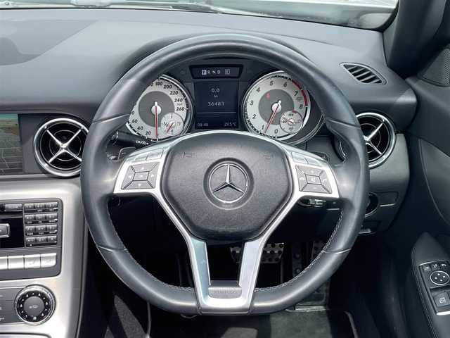 メルセデス・ベンツ ＳＬＫ２００ ブルーエフィシェンシースポーツ 静岡県 2011(平23)年 3.7万km イリジウムシルバー 純正ナビ　/地デジ　/本革シート　/シートヒーター  /ネックウォーマー　/インテリジェントライトシステム　/オートライト  /デイライト　/パドルシフト　/クルコン  /ステアリングスイッチ  /リモコンキー  /社外19インチAW/保証書/取説