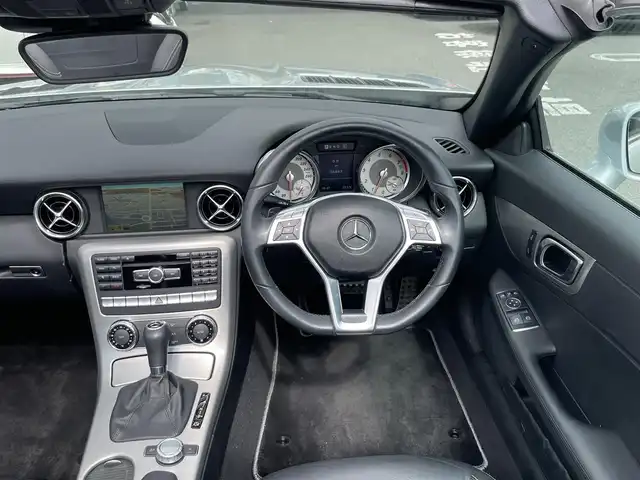 メルセデス・ベンツ ＳＬＫ２００ ブルーエフィシェンシースポーツ 静岡県 2011(平23)年 3.7万km イリジウムシルバー 純正ナビ　/地デジ　/本革シート　/シートヒーター  /ネックウォーマー　/インテリジェントライトシステム　/オートライト  /デイライト　/パドルシフト　/クルコン  /ステアリングスイッチ  /リモコンキー  /社外19インチAW/保証書/取説