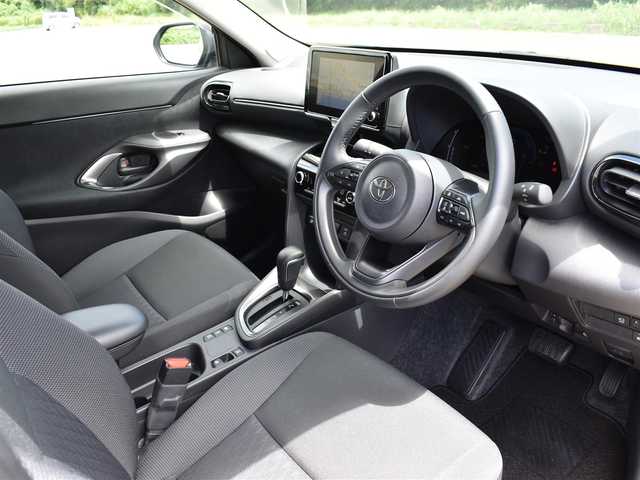 トヨタ ヤリスクロス ハイブリッド G 福岡県 2024(令6)年 1.9万km ベージュ ワンオーナー/トヨタセーフティセンス/純正ナビ/フルセグTV/CD/DVD/BT/HDMI/パノラミックビューモニター/純正LEDヘッドライト/純正16インチアルミホイール/前後ドライブレコーダー/ブラインドスポットモニター/レーダークルーズコントロール/ステアリングスイッチ/TVキャンセラー/ビルトインETC/プッシュスタート/スマートキー/新車時保証書/取扱説明書