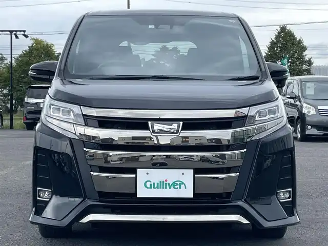 トヨタ ノア Si ダブルバイビーⅡ 道央・札幌 2020(令2)年 5.1万km ブラック ４WD/寒冷地仕様/社外SDナビ/CD/DVD/BT/フルセグ/純正フリップダウンモニター/プリクラッシュセーフティ/横滑り防止装置/クルーズコントロール/クリアランスソナー/バックカメラ/ドライブレコーダー/アイドリングストップ/ワイパーデアイサー/両側パワースライドドア/ハーフレザーシート/ステアリングリモコン/プッシュスタート/スマートキー/LEDヘッドライト/オートライト/電動格納ミラー/ウィンカーミラー/純正フロアマット/ドアバイザー/スペアキー/純正AW付夏タイヤ積込/195/65/R15/2020年/山2mm