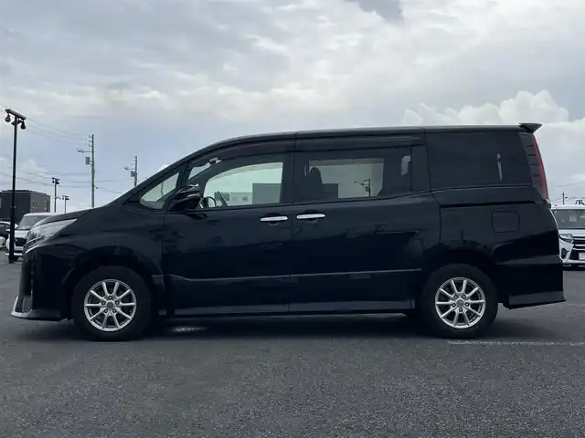 トヨタ ノア Si ダブルバイビーⅡ 道央・札幌 2020(令2)年 5.1万km ブラック ４WD/寒冷地仕様/社外SDナビ/CD/DVD/BT/フルセグ/純正フリップダウンモニター/プリクラッシュセーフティ/横滑り防止装置/クルーズコントロール/クリアランスソナー/バックカメラ/ドライブレコーダー/アイドリングストップ/ワイパーデアイサー/両側パワースライドドア/ハーフレザーシート/ステアリングリモコン/プッシュスタート/スマートキー/LEDヘッドライト/オートライト/電動格納ミラー/ウィンカーミラー/純正フロアマット/ドアバイザー/スペアキー/純正AW付夏タイヤ積込/195/65/R15/2020年/山2mm