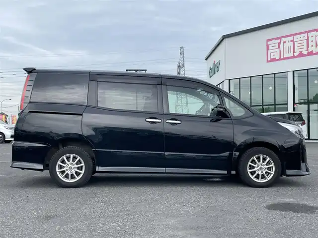 トヨタ ノア Si ダブルバイビーⅡ 道央・札幌 2020(令2)年 5.1万km ブラック ４WD/寒冷地仕様/社外SDナビ/CD/DVD/BT/フルセグ/純正フリップダウンモニター/プリクラッシュセーフティ/横滑り防止装置/クルーズコントロール/クリアランスソナー/バックカメラ/ドライブレコーダー/アイドリングストップ/ワイパーデアイサー/両側パワースライドドア/ハーフレザーシート/ステアリングリモコン/プッシュスタート/スマートキー/LEDヘッドライト/オートライト/電動格納ミラー/ウィンカーミラー/純正フロアマット/ドアバイザー/スペアキー/純正AW付夏タイヤ積込/195/65/R15/2020年/山2mm