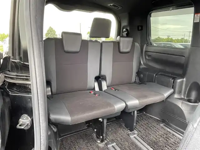 トヨタ ノア Si ダブルバイビーⅡ 道央・札幌 2020(令2)年 5.1万km ブラック ４WD/寒冷地仕様/社外SDナビ/CD/DVD/BT/フルセグ/純正フリップダウンモニター/プリクラッシュセーフティ/横滑り防止装置/クルーズコントロール/クリアランスソナー/バックカメラ/ドライブレコーダー/アイドリングストップ/ワイパーデアイサー/両側パワースライドドア/ハーフレザーシート/ステアリングリモコン/プッシュスタート/スマートキー/LEDヘッドライト/オートライト/電動格納ミラー/ウィンカーミラー/純正フロアマット/ドアバイザー/スペアキー/純正AW付夏タイヤ積込/195/65/R15/2020年/山2mm