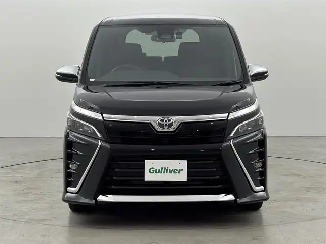 トヨタ ヴォクシー ZS 煌Ⅱ 福岡県 2020(令2)年 2.4万km ブラック 後席モニター　/純正９型ナビ　/バックカメラ　/ビルトインＥＴＣ　/ドラレコ　/クルコン　/コーナーセンサー　/衝突軽減　/レーンキープ　/ＰＫＳＢ　/ＭＴモード付　/両側電動スライドドア　/純正１６インチＡＷ　/ＬＥＤライト