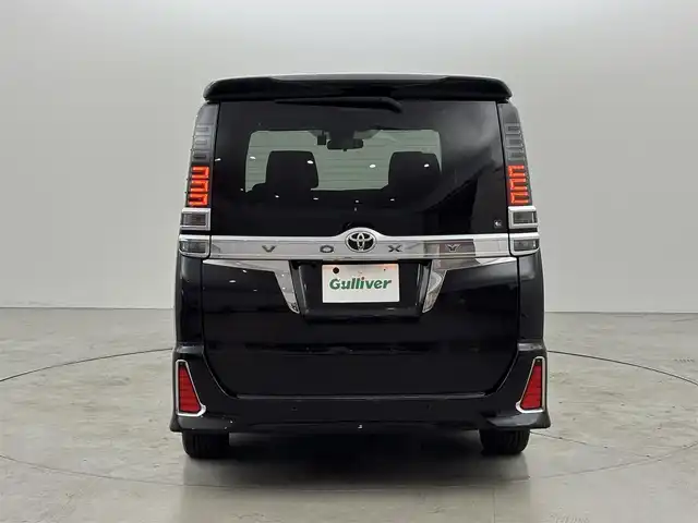 トヨタ ヴォクシー ZS 煌Ⅱ 福岡県 2020(令2)年 2.4万km ブラック 後席モニター　/純正９型ナビ　/バックカメラ　/ビルトインＥＴＣ　/ドラレコ　/クルコン　/コーナーセンサー　/衝突軽減　/レーンキープ　/ＰＫＳＢ　/ＭＴモード付　/両側電動スライドドア　/純正１６インチＡＷ　/ＬＥＤライト