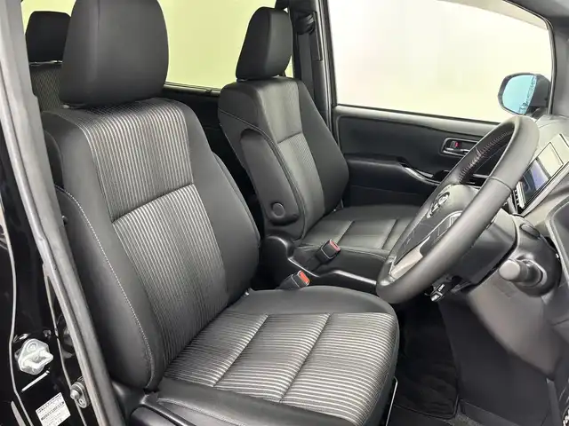トヨタ ヴォクシー ZS 煌Ⅱ 福岡県 2020(令2)年 2.4万km ブラック 後席モニター　/純正９型ナビ　/バックカメラ　/ビルトインＥＴＣ　/ドラレコ　/クルコン　/コーナーセンサー　/衝突軽減　/レーンキープ　/ＰＫＳＢ　/ＭＴモード付　/両側電動スライドドア　/純正１６インチＡＷ　/ＬＥＤライト