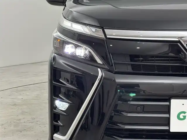 トヨタ ヴォクシー ZS 煌Ⅱ 福岡県 2020(令2)年 2.4万km ブラック 後席モニター　/純正９型ナビ　/バックカメラ　/ビルトインＥＴＣ　/ドラレコ　/クルコン　/コーナーセンサー　/衝突軽減　/レーンキープ　/ＰＫＳＢ　/ＭＴモード付　/両側電動スライドドア　/純正１６インチＡＷ　/ＬＥＤライト