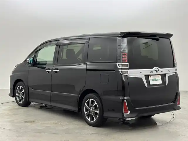 トヨタ ヴォクシー ZS 煌Ⅱ 福岡県 2020(令2)年 2.4万km ブラック 後席モニター　/純正９型ナビ　/バックカメラ　/ビルトインＥＴＣ　/ドラレコ　/クルコン　/コーナーセンサー　/衝突軽減　/レーンキープ　/ＰＫＳＢ　/ＭＴモード付　/両側電動スライドドア　/純正１６インチＡＷ　/ＬＥＤライト