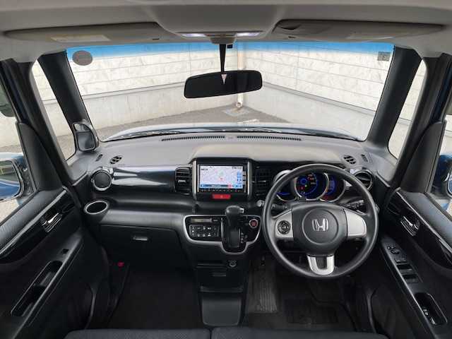 ホンダ Ｎ ＢＯＸ ＋ カスタム G 埼玉県 2013(平25)年 8.3万km プレミアムダイナミックブルーパール 車いす仕様車/純正SDナビ/　DTV/CD/DVD/SD/SD REC/BT/片側パワースライドドア/バックカメラ/電動ウインチ/HIDヘッドライト/アイドリングストップ/プッシュスタート/スマートキー/スペアキー1本/ETC/オートライト/純正フロアマット