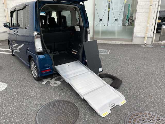 ホンダ Ｎ ＢＯＸ ＋ カスタム G 埼玉県 2013(平25)年 8.3万km プレミアムダイナミックブルーパール 車いす仕様車/純正SDナビ/　DTV/CD/DVD/SD/SD REC/BT/片側パワースライドドア/バックカメラ/電動ウインチ/HIDヘッドライト/アイドリングストップ/プッシュスタート/スマートキー/スペアキー1本/ETC/オートライト/純正フロアマット