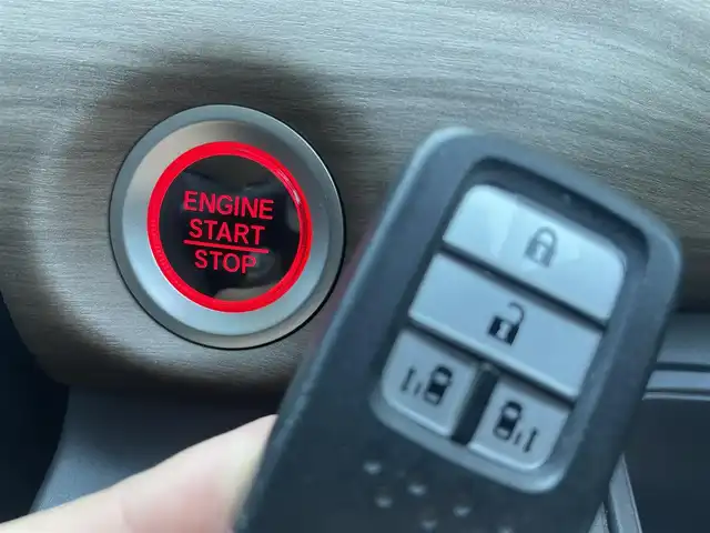 ホンダ フリード G ホンダセンシング 東京都 2020(令2)年 1.4万km クリスタルブラックパール ドアバイザー/ホンダセンシング/　衝突軽減ブレーキ、クルーズコントロール、アダプティブ/後席サンシェード/オートリトラミラー/純正ナビ/社外フロアマット/フルセグTV/横滑り防止/LEDヘッドライト