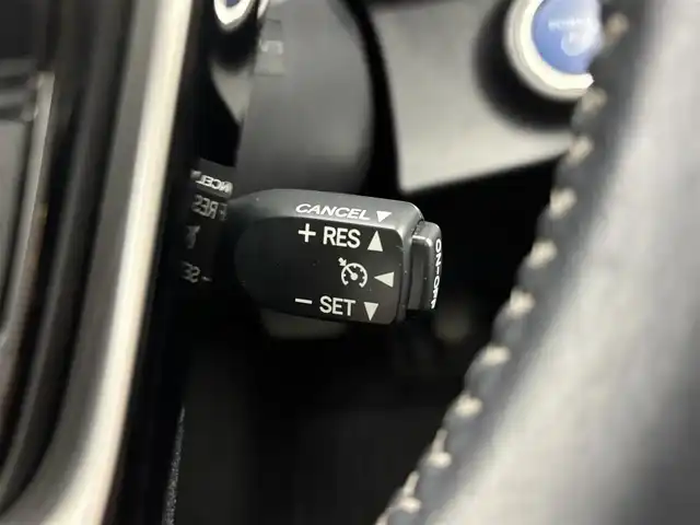 トヨタ アクア G ソフトレザーセレクション 福岡県 2017(平29)年 5.6万km ブラックマイカ 社外ナビ（フルセグＴＶ）　/衝突軽減システム　/レーンキープ　/クルコン　/盗難防止装置　/横滑り防止装置　/アイドリングストップ　/オートライト　/シートヒーター　/ドラレコ　/ビルトインＥＴＣ　/純正フロアマット