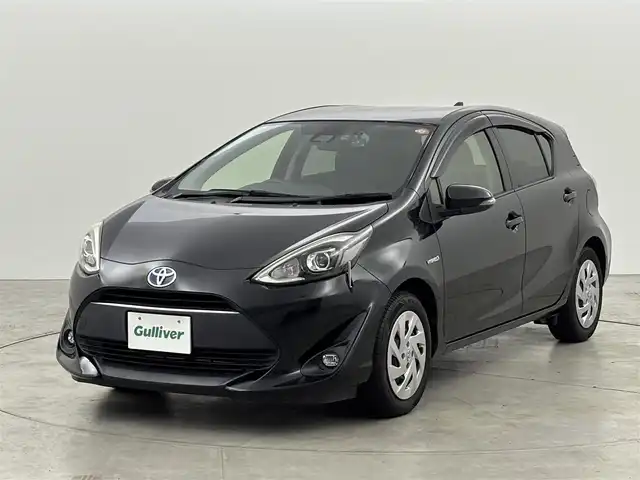トヨタ アクア G ソフトレザーセレクション 福岡県 2017(平29)年 5.6万km ブラックマイカ 社外ナビ（フルセグＴＶ）　/衝突軽減システム　/レーンキープ　/クルコン　/盗難防止装置　/横滑り防止装置　/アイドリングストップ　/オートライト　/シートヒーター　/ドラレコ　/ビルトインＥＴＣ　/純正フロアマット