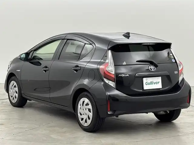 トヨタ アクア G ソフトレザーセレクション 福岡県 2017(平29)年 5.6万km ブラックマイカ 社外ナビ（フルセグＴＶ）　/衝突軽減システム　/レーンキープ　/クルコン　/盗難防止装置　/横滑り防止装置　/アイドリングストップ　/オートライト　/シートヒーター　/ドラレコ　/ビルトインＥＴＣ　/純正フロアマット