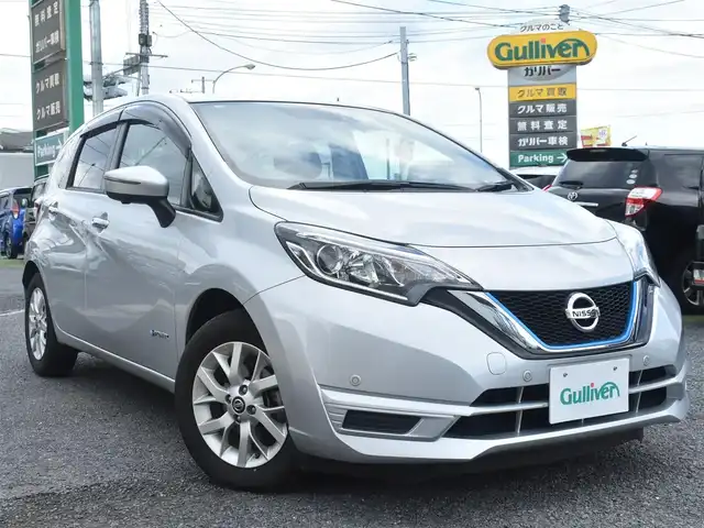 日産 ノート e－パワー X Vセレクション 神奈川県 2020(令2)年 4.1万km ブリリアントシルバー 社外9インチアルパインナビ/Bluetooth/CD/DVD/SD/フルセグTV/全方位カメラ/インテリジェントエマージェンシーブレーキ/レーンキープアシスト/衝突軽減ブレーキ/純正フロアマット/純正サイドバイザー/フロントドライブレコーダー/LEDヘッドライト/オートハイビーム/ETC/インテリジェントキー/スペアキー1本/保証書