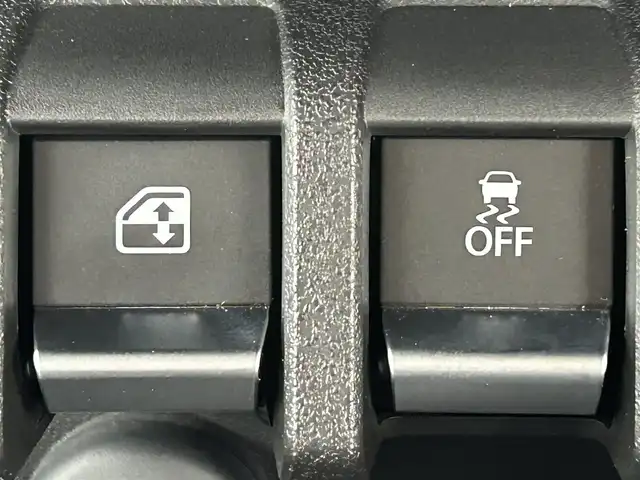 スズキ ジムニー XC 熊本県 2022(令4)年 1.6万km ブルーイッシュブラックパール3 ワンオーナー/純正オーディオ/・AM/FM/CD/AUX/横滑り防止機能/アイドリングストップ/レーンキープアシスト/ダウンヒルアシストコントロール/オートマチックハイビーム/クルーズコントロール/革巻きステアリング/・ステアリングリモコン/オートライト/・LEDライト/・フォグランプ/電動格納ミラー/・ウィンカーミラー/ドアバイザー/純正フロアマット/純正アルミホイール/スマートキー/・スペアキー