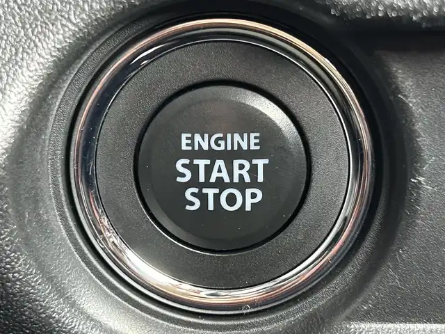 スズキ ジムニー XC 熊本県 2022(令4)年 1.6万km ブルーイッシュブラックパール3 ワンオーナー/純正オーディオ/・AM/FM/CD/AUX/横滑り防止機能/アイドリングストップ/レーンキープアシスト/ダウンヒルアシストコントロール/オートマチックハイビーム/クルーズコントロール/革巻きステアリング/・ステアリングリモコン/オートライト/・LEDライト/・フォグランプ/電動格納ミラー/・ウィンカーミラー/ドアバイザー/純正フロアマット/純正アルミホイール/スマートキー/・スペアキー