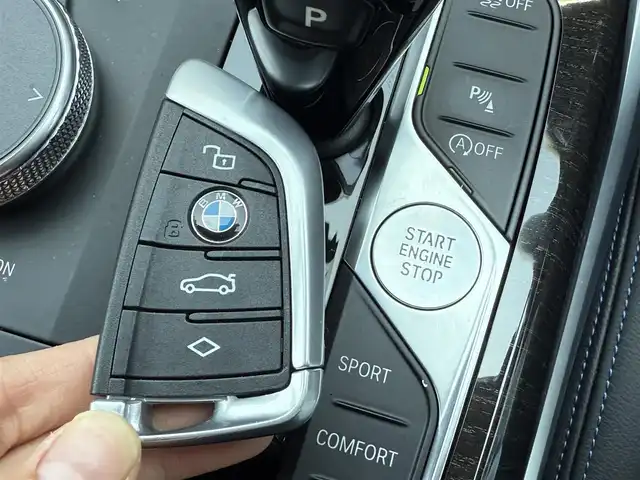 ＢＭＷ ３２０ｉ Mスポーツ 静岡県 2019(平31)年 2.6万km ミネラルホワイト 純正10.25型HDDナビ/（BT/AM/FM/CarPlay/ミラーリング）/バックモニター/衝突軽減/BSM/コーナーセンサー/電動リアゲート/ACC/前後ドラレコ/パドルシフト/オートホールド/ワイヤレス充電/ETC2.0/シートヒーター/純正フロアマット/純正LED/USB/純正アルミホイール/コンフォートアクセス/スペアキー