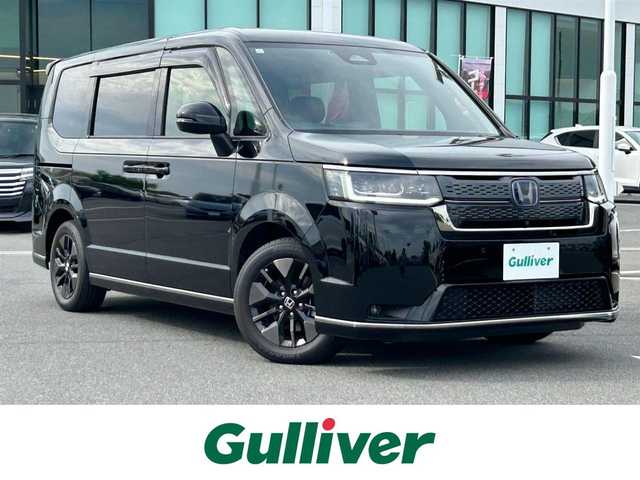 ホンダ ステップワゴン スパーダ eHEV 奈良県 2023(令5)年 1.8万km クリスタルブラックパール Gathers11.4インチナビ(フルセグTV/CD/DVD/AM・FM/BT/USB/HDMI)/ETC/Honda　SENSING/両側パワースライドドア/アラウンドビューモニター/パドルシフト/シートヒーター(D/N席)/2列目キャプテンシート/オットマン/パワーテールゲート/純正16インチアルミホイール(ベルリナブラック＋ダーク切削クリア)/LEDヘッドライト(シーケンシャルウインカー)/フォグランプ/LEDアクティブコーナリングライト/全席USBチャージャー(Type-C)/本革ステアリングホイール/純正フロアマット/スペアキー