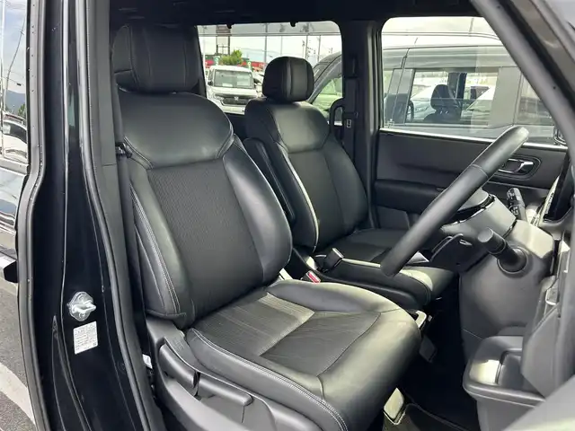 ホンダ ステップワゴン スパーダ eHEV 奈良県 2023(令5)年 1.8万km クリスタルブラックパール Gathers11.4インチナビ(フルセグTV/CD/DVD/AM・FM/BT/USB/HDMI)/ETC/Honda　SENSING/両側パワースライドドア/アラウンドビューモニター/パドルシフト/シートヒーター(D/N席)/2列目キャプテンシート/オットマン/パワーテールゲート/純正16インチアルミホイール(ベルリナブラック＋ダーク切削クリア)/LEDヘッドライト(シーケンシャルウインカー)/フォグランプ/LEDアクティブコーナリングライト/全席USBチャージャー(Type-C)/本革ステアリングホイール/純正フロアマット/スペアキー