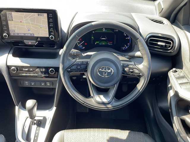 トヨタ ヤリスクロス ハイブリッド Z 三重県 2023(令5)年 2.6万km プラチナホワイトパールマイカ 純正マルチメディア(AM/FM/TV/BT)/フルセグTV/バックカメラ/パワーシート/ハンドルヒーター/前席シートヒーター/電子パーキング/前後ドライブレコーダー/オートハイビーム/レーダークルーズコントロール/コーナーセンサー/レーンキープアシスト/衝突軽減ブレーキ/USB給電ポート/タイプC給電ポート/ハーフレザーシート/革巻きステアリング/LEDヘッドライト/電動格納ミラー/禁煙車