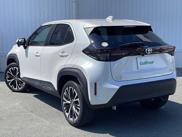 トヨタ ヤリスクロス ハイブリッド Z 三重県 2023(令5)年 2.6万km プラチナホワイトパールマイカ 純正マルチメディア(AM/FM/TV/BT)/フルセグTV/バックカメラ/パワーシート/ハンドルヒーター/前席シートヒーター/電子パーキング/前後ドライブレコーダー/オートハイビーム/レーダークルーズコントロール/コーナーセンサー/レーンキープアシスト/衝突軽減ブレーキ/USB給電ポート/タイプC給電ポート/ハーフレザーシート/革巻きステアリング/LEDヘッドライト/電動格納ミラー/禁煙車