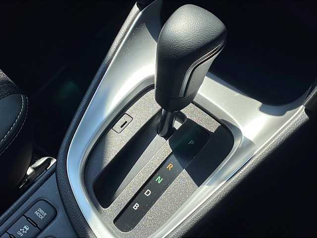 トヨタ ヤリスクロス ハイブリッド Z 三重県 2023(令5)年 2.6万km プラチナホワイトパールマイカ 純正マルチメディア(AM/FM/TV/BT)/フルセグTV/バックカメラ/パワーシート/ハンドルヒーター/前席シートヒーター/電子パーキング/前後ドライブレコーダー/オートハイビーム/レーダークルーズコントロール/コーナーセンサー/レーンキープアシスト/衝突軽減ブレーキ/USB給電ポート/タイプC給電ポート/ハーフレザーシート/革巻きステアリング/LEDヘッドライト/電動格納ミラー/禁煙車