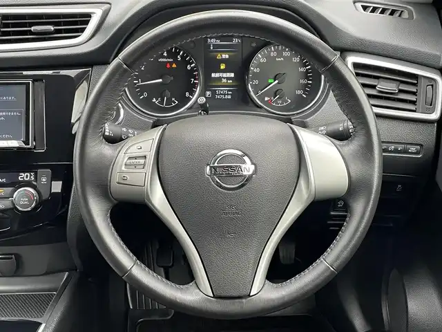 日産 エクストレイル 20X エマージェンシーブレーキ 道央・札幌 2017(平29)年 5.8万km ブリリアントホワイトパール ・４WD/・衝突軽減ブレーキ/・社外ナビ/　CD＆DVD＆USB/・バックカメラ/・コーナーセンサー/・レーンキープアシスト/・前席シートヒーター/・ダウンヒルアシスト/・ドライブレコーダー/・ミラーヒーター/・電動格納ミラー/・カプロンシート/・アイドリングストップ/・プッシュスタート/・スマートキー/・ETC/・純正フロアマット/・ドアバイザー/・ウィンカーミラー/・フォグライト/・LEDヘッドライト
