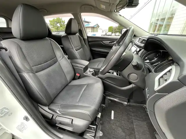 日産 エクストレイル 20X エマージェンシーブレーキ 道央・札幌 2017(平29)年 5.8万km ブリリアントホワイトパール ・４WD/・衝突軽減ブレーキ/・社外ナビ/　CD＆DVD＆USB/・バックカメラ/・コーナーセンサー/・レーンキープアシスト/・前席シートヒーター/・ダウンヒルアシスト/・ドライブレコーダー/・ミラーヒーター/・電動格納ミラー/・カプロンシート/・アイドリングストップ/・プッシュスタート/・スマートキー/・ETC/・純正フロアマット/・ドアバイザー/・ウィンカーミラー/・フォグライト/・LEDヘッドライト