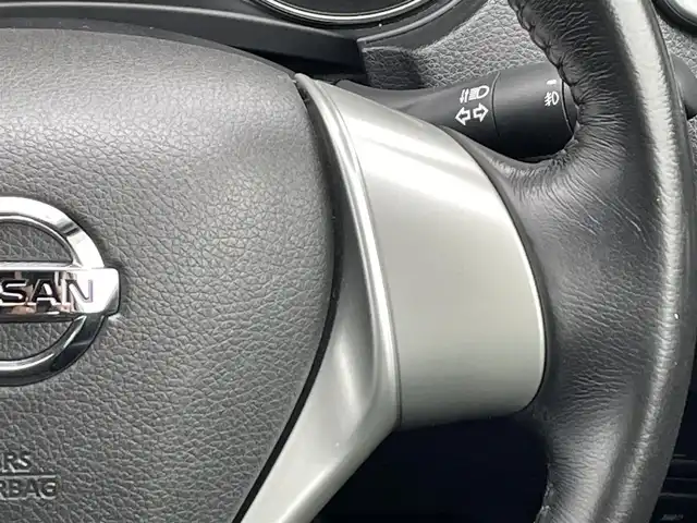 日産 エクストレイル 20X エマージェンシーブレーキ 道央・札幌 2017(平29)年 5.8万km ブリリアントホワイトパール ・４WD/・衝突軽減ブレーキ/・社外ナビ/　CD＆DVD＆USB/・バックカメラ/・コーナーセンサー/・レーンキープアシスト/・前席シートヒーター/・ダウンヒルアシスト/・ドライブレコーダー/・ミラーヒーター/・電動格納ミラー/・カプロンシート/・アイドリングストップ/・プッシュスタート/・スマートキー/・ETC/・純正フロアマット/・ドアバイザー/・ウィンカーミラー/・フォグライト/・LEDヘッドライト