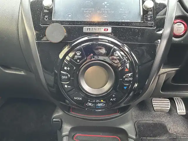 日産 ノート e－パワー ニスモ 長崎県 2017(平29)年 7.1万km ブリリアントホワイトパール 純正メモリナビ/（CD/BD/BT/フルセグ）/バックカメラ/衝突軽減システム/レーンアシスト/オートライト/ETC/スマートキー/プッシュスタート/電動格納ミラー/純正16インチAW