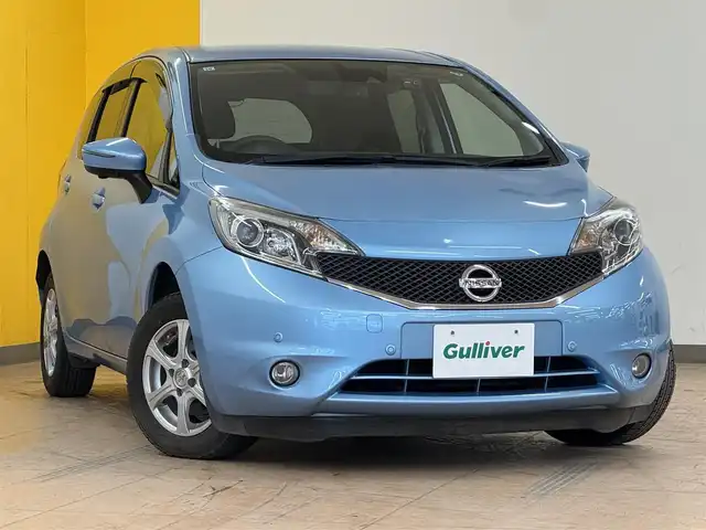 日産 ノート X 群馬県 2015(平27)年 4.8万km ソニックブルー 安全性能/・エマージェンシーブレーキ/・車線逸脱防止警報/純正SDナビ/　　フルセグ/BT/SD/    FM/AM/CD/DVD/アラウンドビューモニター/オートLEDヘッドライト/フォグランプ/スマートキー/電動格納ウィンカーミラー/純正フロアマット/純正ドアバイザー/前後ドライブレコーダー