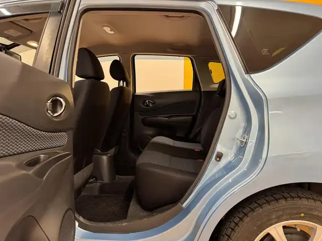 日産 ノート X 群馬県 2015(平27)年 4.8万km ソニックブルー 安全性能/・エマージェンシーブレーキ/・車線逸脱防止警報/純正SDナビ/　　フルセグ/BT/SD/    FM/AM/CD/DVD/アラウンドビューモニター/オートLEDヘッドライト/フォグランプ/スマートキー/電動格納ウィンカーミラー/純正フロアマット/純正ドアバイザー/前後ドライブレコーダー