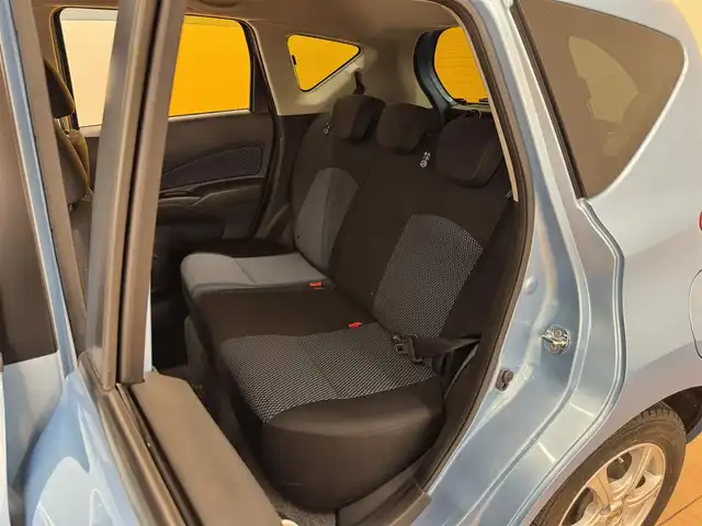 日産 ノート X 群馬県 2015(平27)年 4.8万km ソニックブルー 安全性能/・エマージェンシーブレーキ/・車線逸脱防止警報/純正SDナビ/　　フルセグ/BT/SD/    FM/AM/CD/DVD/アラウンドビューモニター/オートLEDヘッドライト/フォグランプ/スマートキー/電動格納ウィンカーミラー/純正フロアマット/純正ドアバイザー/前後ドライブレコーダー