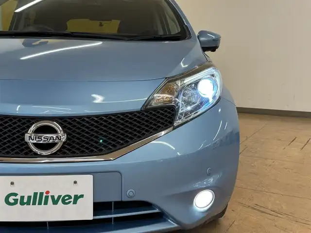 日産 ノート X 群馬県 2015(平27)年 4.8万km ソニックブルー 安全性能/・エマージェンシーブレーキ/・車線逸脱防止警報/純正SDナビ/　　フルセグ/BT/SD/    FM/AM/CD/DVD/アラウンドビューモニター/オートLEDヘッドライト/フォグランプ/スマートキー/電動格納ウィンカーミラー/純正フロアマット/純正ドアバイザー/前後ドライブレコーダー