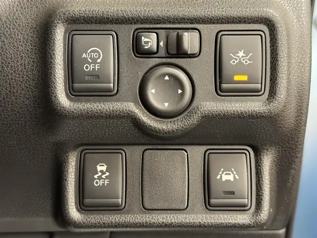 日産 ノート X 群馬県 2015(平27)年 4.8万km ソニックブルー 安全性能/・エマージェンシーブレーキ/・車線逸脱防止警報/純正SDナビ/　　フルセグ/BT/SD/    FM/AM/CD/DVD/アラウンドビューモニター/オートLEDヘッドライト/フォグランプ/スマートキー/電動格納ウィンカーミラー/純正フロアマット/純正ドアバイザー/前後ドライブレコーダー