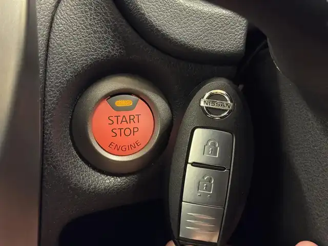 日産 ノート X 群馬県 2015(平27)年 4.8万km ソニックブルー 安全性能/・エマージェンシーブレーキ/・車線逸脱防止警報/純正SDナビ/　　フルセグ/BT/SD/    FM/AM/CD/DVD/アラウンドビューモニター/オートLEDヘッドライト/フォグランプ/スマートキー/電動格納ウィンカーミラー/純正フロアマット/純正ドアバイザー/前後ドライブレコーダー