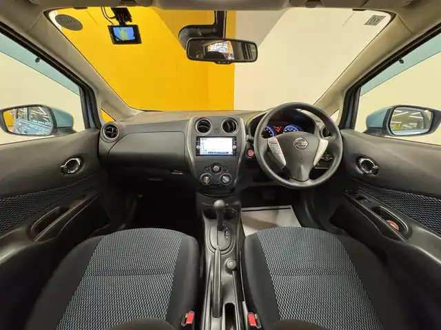 日産 ノート X 群馬県 2015(平27)年 4.8万km ソニックブルー 安全性能/・エマージェンシーブレーキ/・車線逸脱防止警報/純正SDナビ/　　フルセグ/BT/SD/    FM/AM/CD/DVD/アラウンドビューモニター/オートLEDヘッドライト/フォグランプ/スマートキー/電動格納ウィンカーミラー/純正フロアマット/純正ドアバイザー/前後ドライブレコーダー