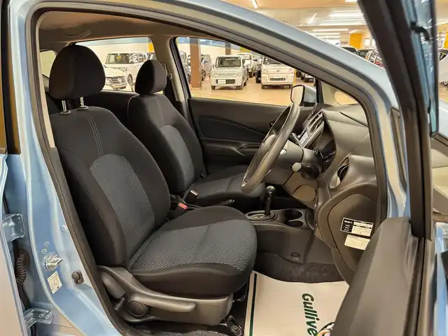 日産 ノート X 群馬県 2015(平27)年 4.8万km ソニックブルー 安全性能/・エマージェンシーブレーキ/・車線逸脱防止警報/純正SDナビ/　　フルセグ/BT/SD/    FM/AM/CD/DVD/アラウンドビューモニター/オートLEDヘッドライト/フォグランプ/スマートキー/電動格納ウィンカーミラー/純正フロアマット/純正ドアバイザー/前後ドライブレコーダー